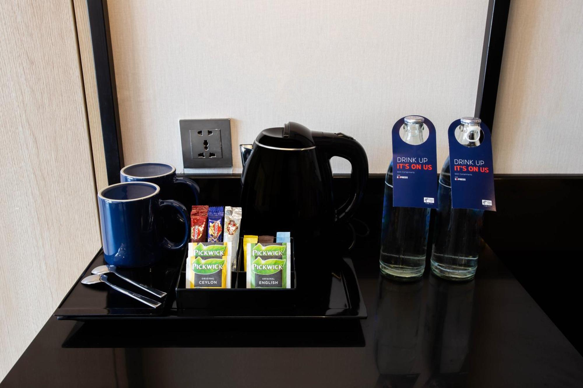 Holiday Inn Express & Suites Bangkok Central Pier By Ihg Екстериор снимка
