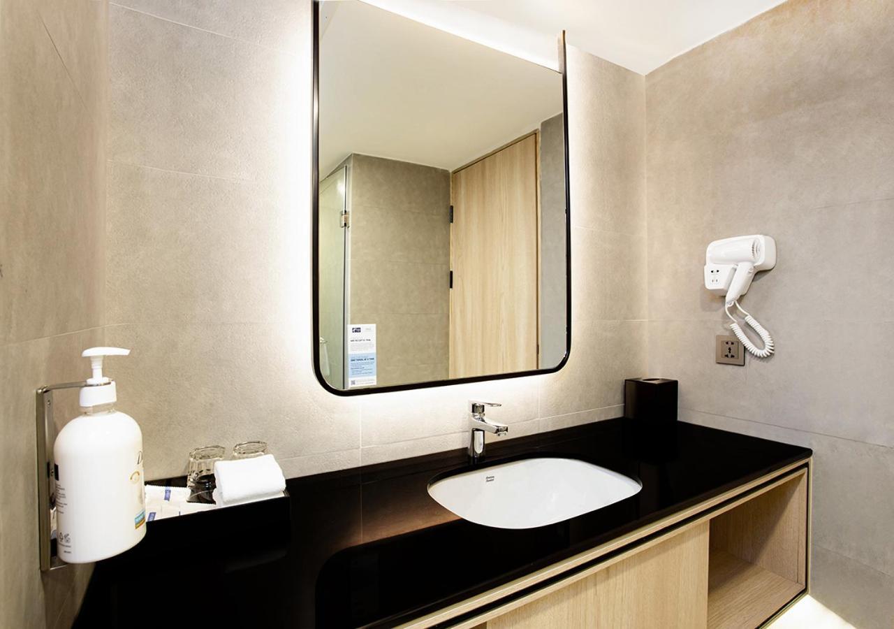 Holiday Inn Express & Suites Bangkok Central Pier By Ihg Екстериор снимка