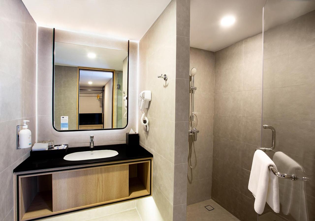 Holiday Inn Express & Suites Bangkok Central Pier By Ihg Екстериор снимка