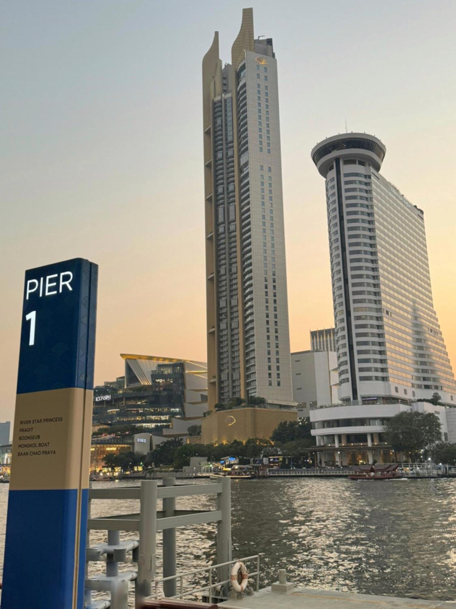 Holiday Inn Express & Suites Bangkok Central Pier By Ihg Екстериор снимка