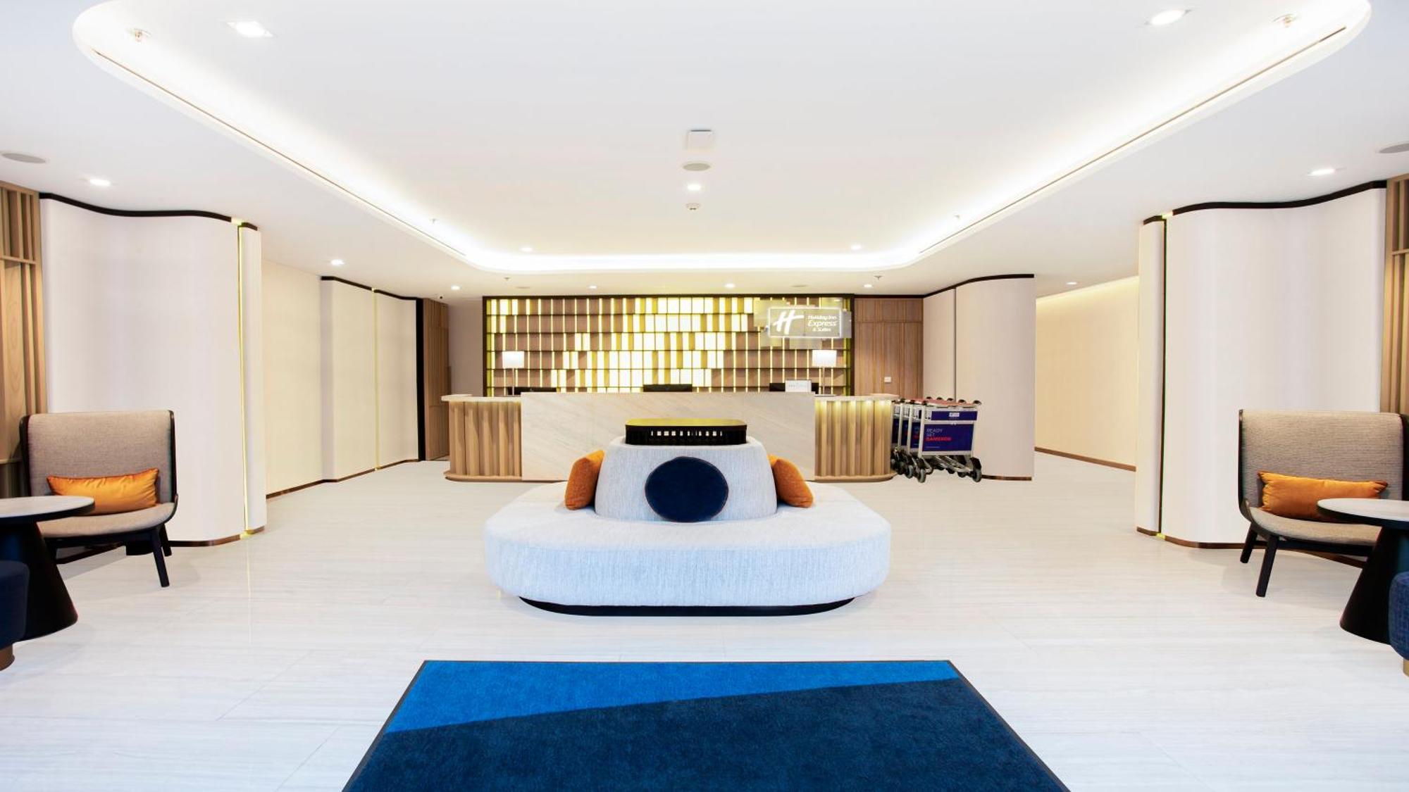 Holiday Inn Express & Suites Bangkok Central Pier By Ihg Екстериор снимка
