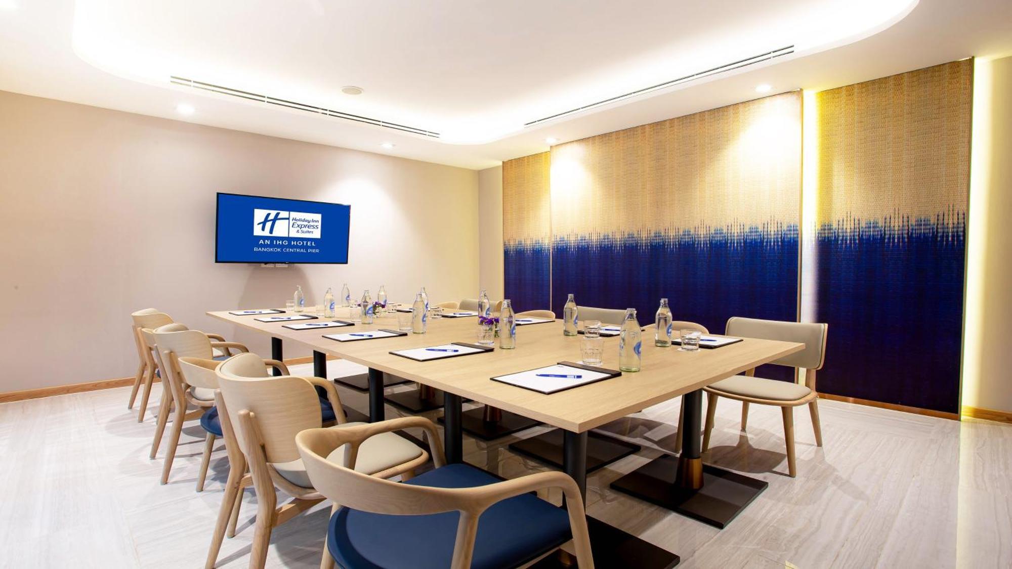 Holiday Inn Express & Suites Bangkok Central Pier By Ihg Екстериор снимка