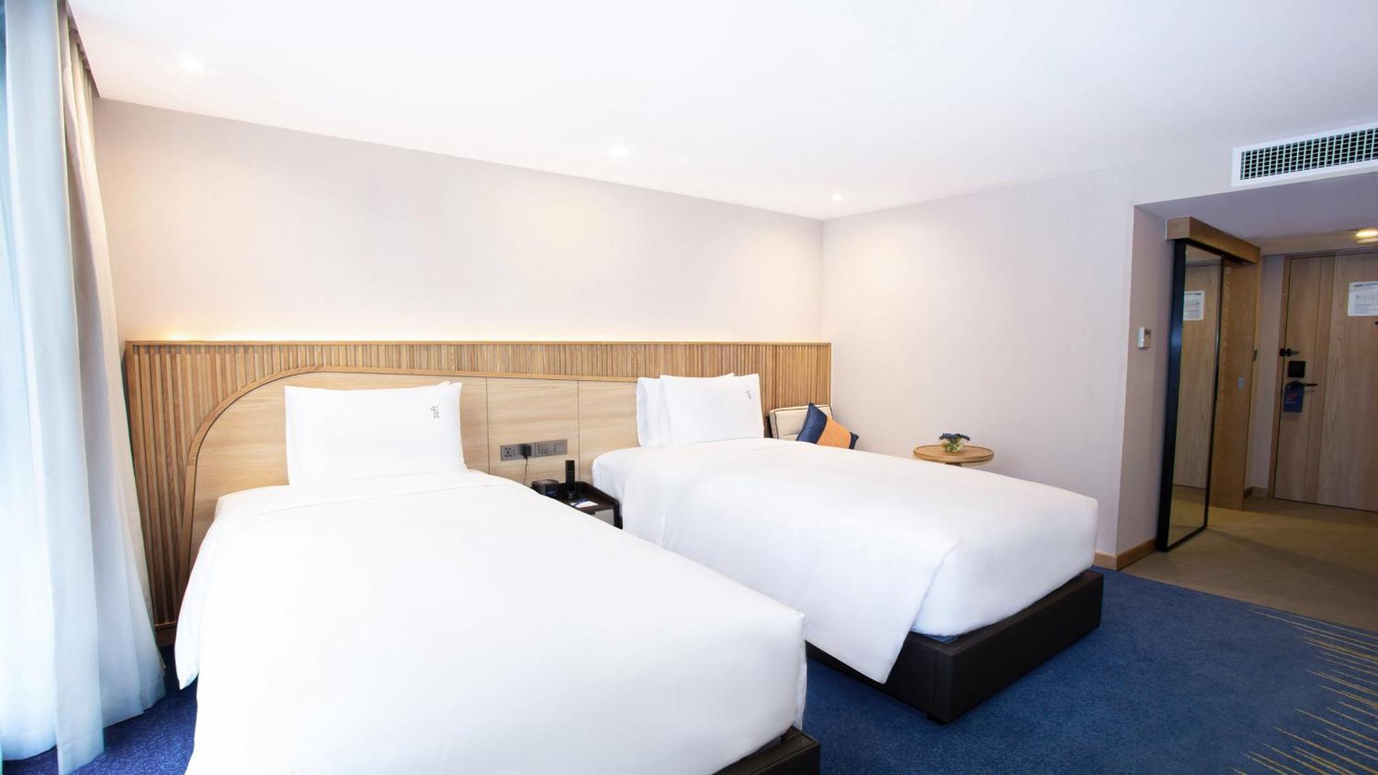Holiday Inn Express & Suites Bangkok Central Pier By Ihg Екстериор снимка