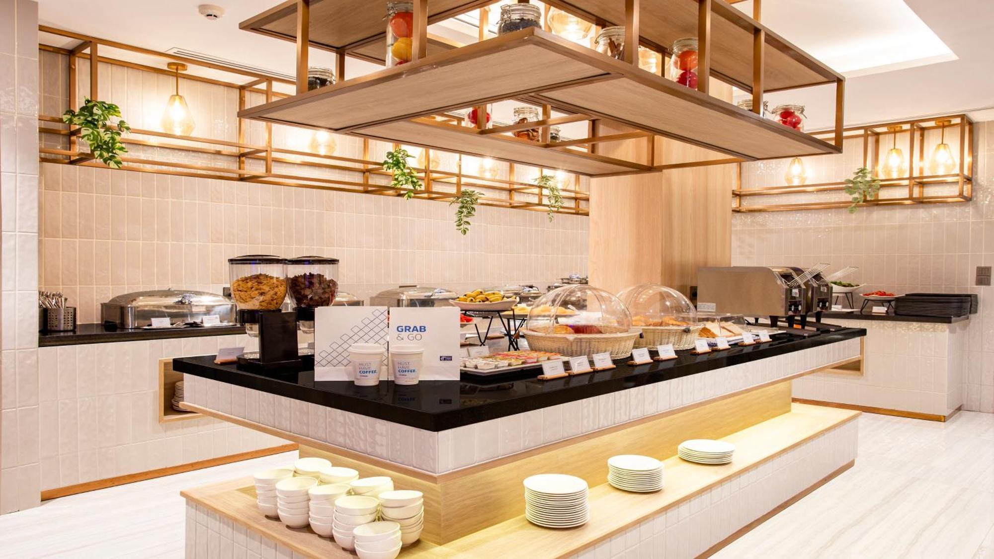 Holiday Inn Express & Suites Bangkok Central Pier By Ihg Екстериор снимка