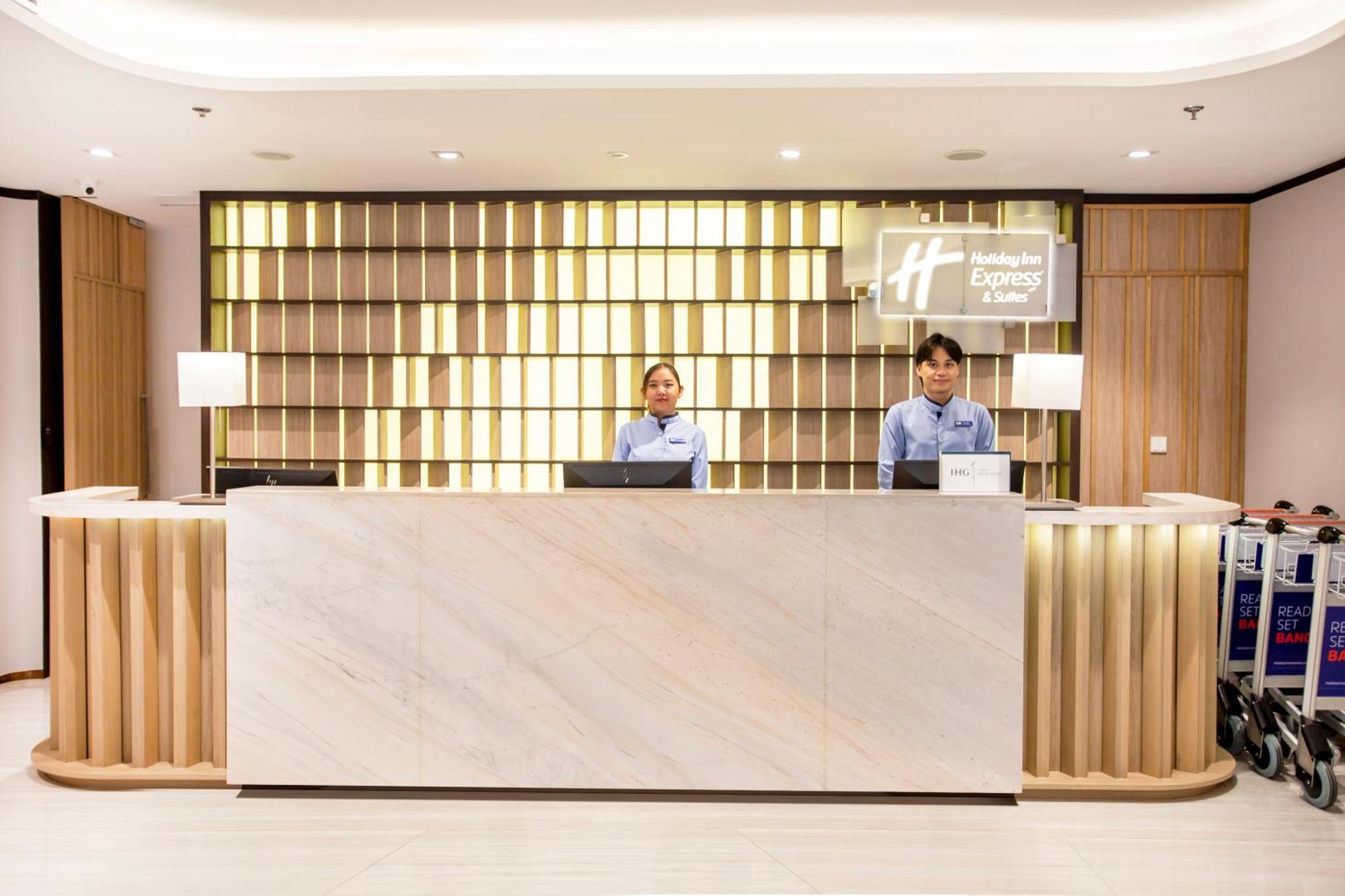 Holiday Inn Express & Suites Bangkok Central Pier By Ihg Екстериор снимка
