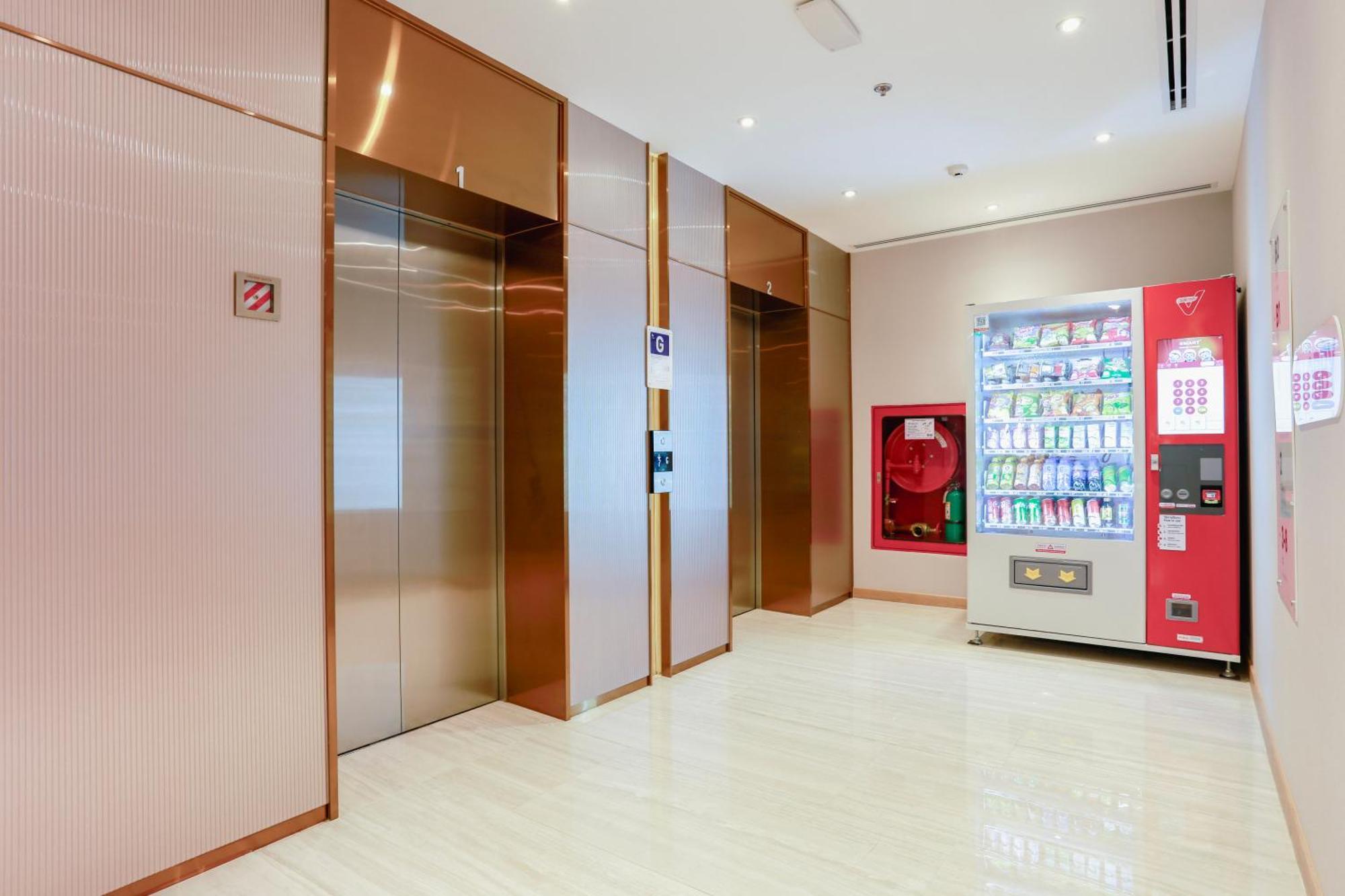 Holiday Inn Express & Suites Bangkok Central Pier By Ihg Екстериор снимка