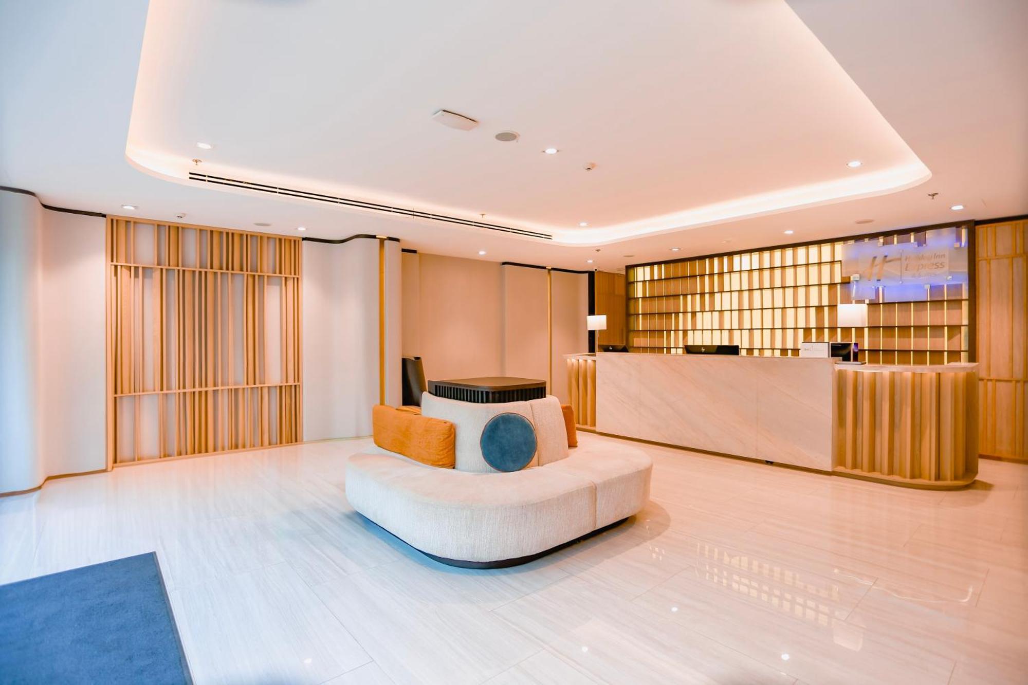 Holiday Inn Express & Suites Bangkok Central Pier By Ihg Екстериор снимка
